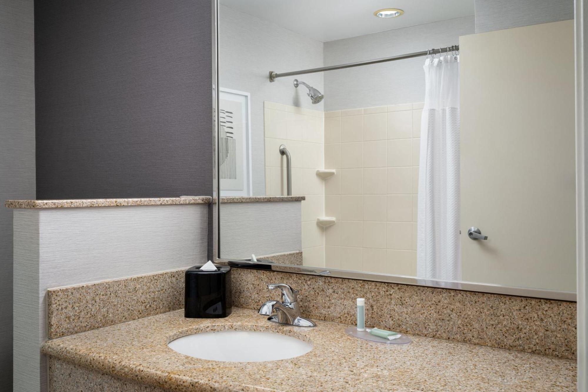 Hotel Courtyard By Marriott Kingston Exterior foto